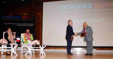 Prakash Javadekar and the French Minister of Higher Education, Research and Innovation Mrs. Frederique Vidal witnessing the exchange of the Memorandum of Understanding on Mutual Recognition of Academic Qualifications between India & France, at the ‘Knowledge Summit’, in New Delhi on March 10, 2018