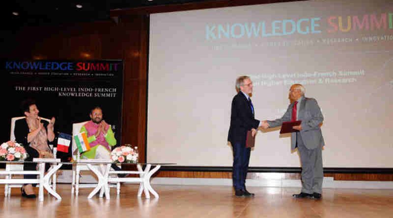 Prakash Javadekar and the French Minister of Higher Education, Research and Innovation Mrs. Frederique Vidal witnessing the exchange of the Memorandum of Understanding on Mutual Recognition of Academic Qualifications between India & France, at the ‘Knowledge Summit’, in New Delhi on March 10, 2018