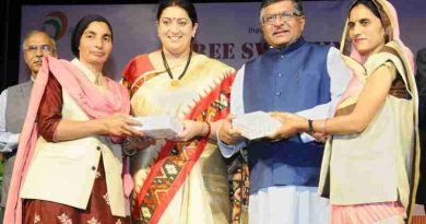 Ravi Shankar Prasad and Smriti Irani at the inauguration of the workshop on “Stree Swabhiman: CSC Initiative for promoting Women’s Health & Hygiene”, on the International Women’s Day, in New Delhi on March 08, 2018
