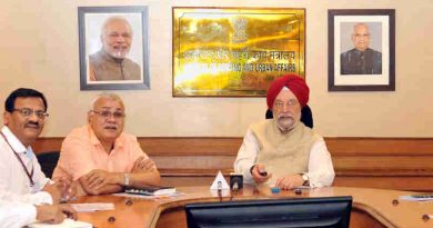 Hardeep Singh Puri launching the m-AWAS app of Directorate of Estates, in New Delhi on April 24, 2018