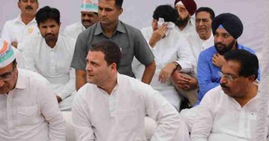 Congress President Rahul Gandhi leads the party's day-long fast at Rajghat in Delhi on April 9, 2018. Photo: Congress