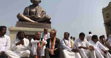 Congress leaders protesting outside Karnataka Vidhana Soudha against the swearing-in of B.S. Yeddyurappa as CM on May 17, 2018. Photo: Congress