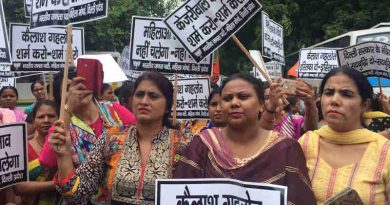 महिला IAS अधिकारी को केजरीवाल सरकार के मंत्री द्वारा धमकी देने और प्रताड़ित करने के विरोध में भाजपा दिल्ली महिला मोर्चा का मुख्यमंत्री केजरीवाल के निवास पर प्रदर्शन। Photo: BJP