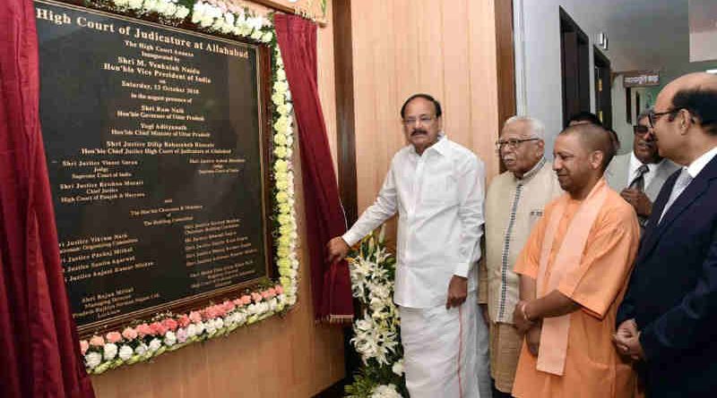 The Vice President, Shri M. Venkaiah Naidu unveiling the plaque for the new building for Allahabad High Court, in Allahabad, Uttar Pradesh on October 13, 2018. The Governor of Uttar Pradesh, Shri Ram Naik, the Chief Minister of Uttar Pradesh, Shri Yogi Adityanath and other dignitaries are also seen.