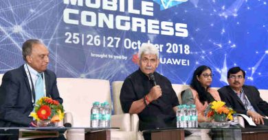 Manoj Sinha addressing the press conference on the outcomes of India Mobile Congress-2018, in New Delhi on October 27, 2018. The Secretary, (Telecom), Ms. Aruna Sundararajan and other dignitaries are also seen.