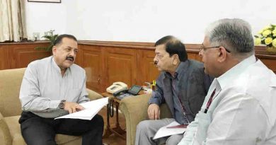 The Vigilance Commissioners, Central Vigilance Commission, T.M. Bhasin and Sharad Kumar, calling on a Minister for Prime Minister’s Office Dr. Jitendra Singh, to hand over the CVC Analysis Report on "Top 100 Bank Frauds", in New Delhi on October 17, 2018. (file photo). Courtesy: PIB