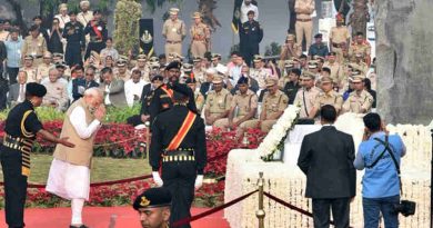 Narendra Modi paying homage at the National Police Memorial, on the occasion of the Police Commemoration Day, at Chanakyapuri, New Delhi on October 21, 2018. Photo: PIB