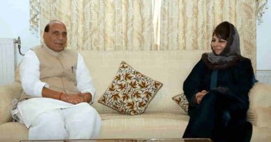 The Union Home Minister, Shri Rajnath Singh meeting the President of the Jammu and Kashmir Peoples Democratic Party (PDP), Smt. Mehbooba Mufti, in Srinagar on October 23, 2018. Photo: PIB (file photo)