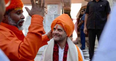 Congress President Rahul Gandhi pays his respects at the Bramha temple in Pushkar on November 26, 2018. Photo: Congress