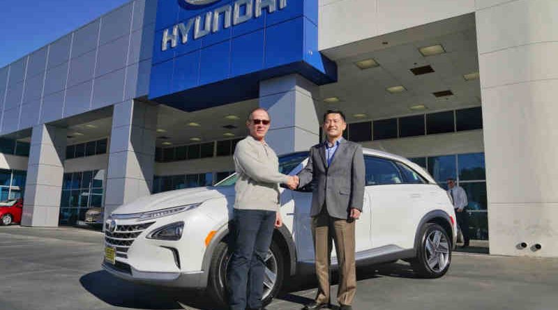 Yong-woo (William) Lee, president and CEO of Hyundai Motor North America, congratulates Tom Hochrad of Ventura, Calif., the first customer to receive the all-new Hyundai Nexo.