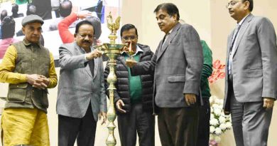 Nitin Gadkari lighting the lamp at the Foundation Stone laying ceremony of the Projects for Yamuna Rejuvenation under Namami Gange Progamme, in New Delhi on December 27, 2018