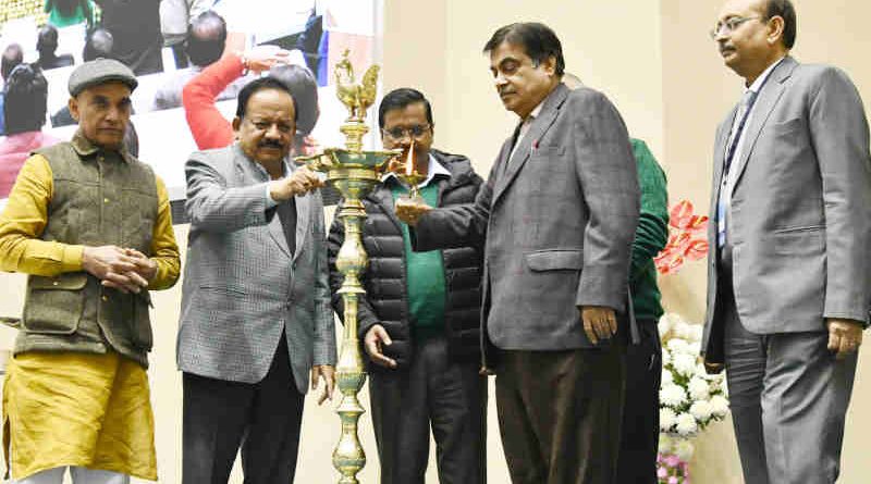 Nitin Gadkari lighting the lamp at the Foundation Stone laying ceremony of the Projects for Yamuna Rejuvenation under Namami Gange Progamme, in New Delhi on December 27, 2018