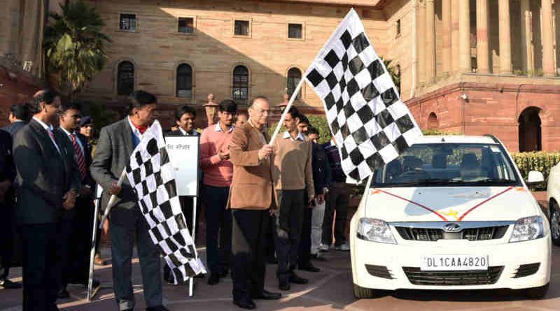 Arun Jaitley flagging off the E-vehicle, at the inauguration of the E-vehicle and charging station in North Block, New Delhi on January 09, 2019