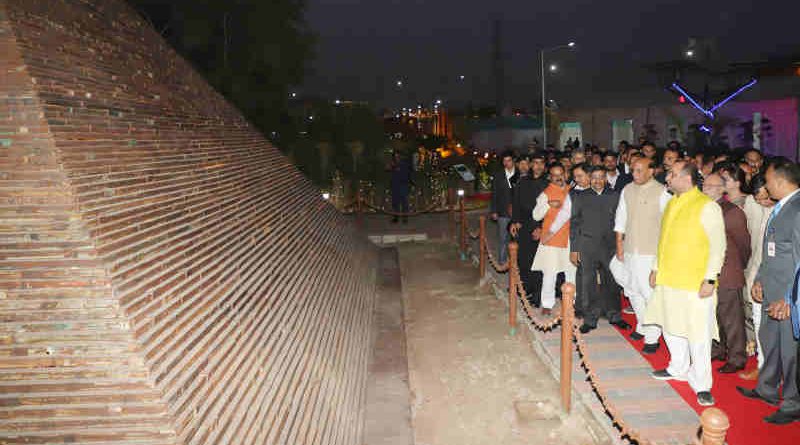 Rajnath Singh at the inauguration of the “Waste to Wonder” Park under the South Delhi Municipal Corporation (SDMC), in New Delhi on February 21, 2019. The Lt. Governor of Delhi, Shri Anil Baijal and other dignitaries are also seen.