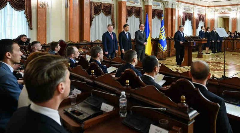 Ukrainian President Petro Poroshenko taking part in the ceremony of the appointment of judges of the anti-corruption court.