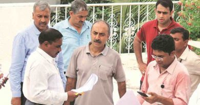 Sanjiv Bhatt (center) File Photo, Courtesy: The Indian Express