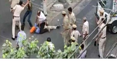 Delhi Police Beats Sikh Man Mercilessly