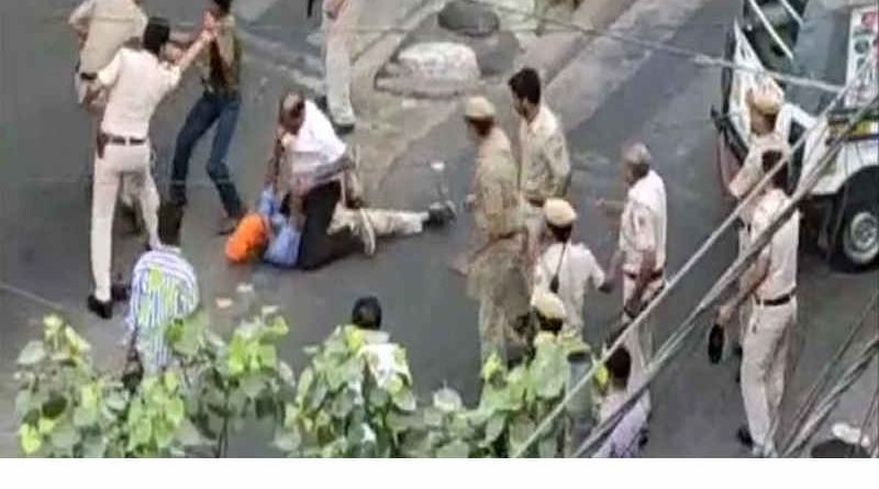 Delhi Police Beats Sikh Man Mercilessly