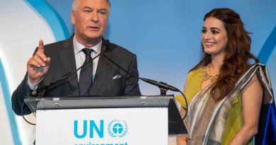 Celebrity hosts Alec Baldwin and Dia Mirza at the 2018 Young Champions and Champions of the Earth Award ceremony. Photo: UN Environment