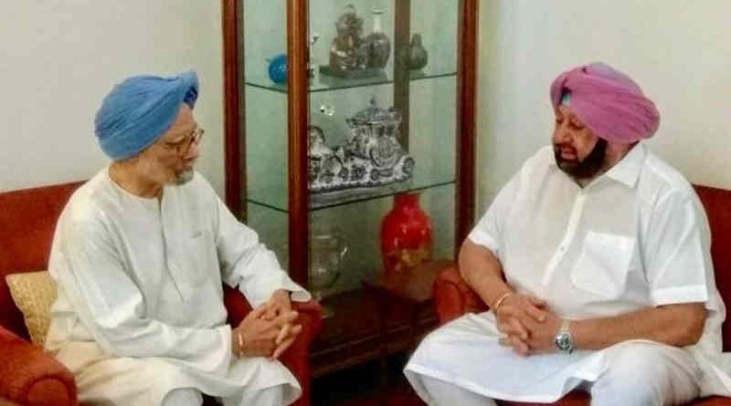 Former Prime Minister (PM) of India Manmohan Singh with Punjab Chief Minister Amarinder Singh. Photo: Congress