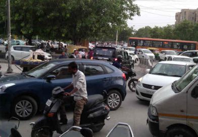 Delhi’s Anti-Pollution Drive Stalls as Old Vehicle Fuel Ban Suspended