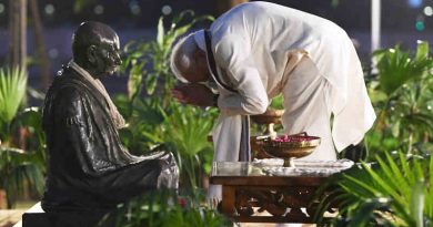 Narendra Modi paying homage to Mahatma Gandhi, at Sabarmati Ashram, in Ahmedabad, Gujarat on October 02, 2019. Photo: PIB