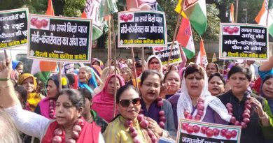 Delhi Congress Launches Onion Protest Against Modi and Kejriwal on December 2, 2019 in Delhi. Photo: Congress