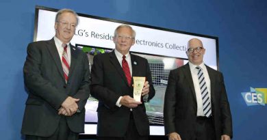 Left to right: EPA Director Barnes Johnson, LG Senior Vice President John Taylor, and EPA Assistant Administrator Peter Wright. Photo: LG