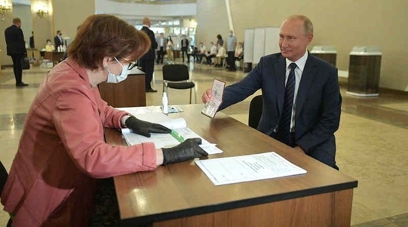 President Vladimir Putin visited on July 1, 2020 polling station No. 2151 located on the premises of the Russian Academy of Sciences and took part in the nationwide vote on amendments to the Constitution of the Russian Federation. Photo: Kremlin