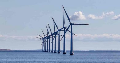 Offshore wind farm - Wind turbine. MEPs want a shift from unsustainable to sustainable economic activities that boost competitiveness and result in high-quality jobs. Photo: EP2012