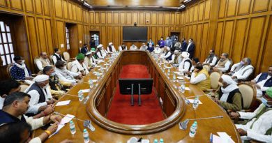 Delhi chief minister Arvind Kejriwal meeting a group of farmers from Uttar Pradesh (UP) on February 21, 2021 in Delhi Assembly. Photo: Arvind Kejriwal / Twitter