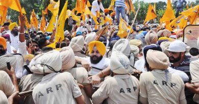 Shiromani Akali Dal (SAD) and Bahujan Samaj Party (BSP) workers protesting outside the residence of Punjab chief minister (CM) Amarinder Singh in Mohali on June 15, 2021. Photo: SAD