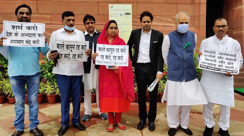 Leader of Shiromani Akali Dal (SAD) Ms Harsimrat Kaur Badal along with other leaders protesting at the Parliament of India in New Delhi on July 27, 2021 to get the farm laws repealed. Photo: SAD