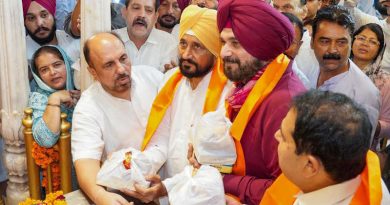 Punjab chief minister (CM) Charanjit Singh Channi with Navjot Singh Sidhu. Photo: Navjot Singh Sidhu / Twitter (file photo)