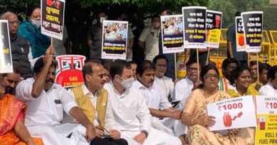 Congress leader Rahul Gandhi with other party members holding a protest dharna against inflation at Vijay Chowk, New Delhi on March 31, 2022. Photo: Congress