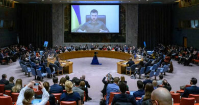 A wide view of the Security Council Chamber as President Volodymyr Zelenskyy (on screen) of Ukraine, addresses the Security Council meeting on the situation in Ukraine. Photo: UN / Loey Felipe