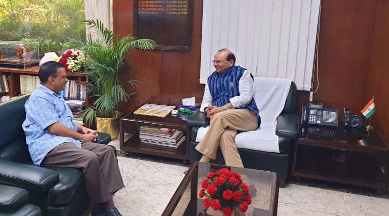 Delhi Chief Minister (CM) Arvind Kejriwal with Delhi Lt. Governor (LG) Vinai Kumar Saxena on May 27, 2022. Photo: LG Office (file photo)