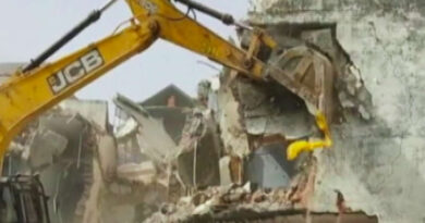 Government bulldozer arbitrarily demolishing Muslim homes in India. Photo: Screengrab