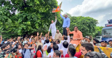 The Delhi unit of Bharatiya Janata Party (BJP) holding a protest on August 26, 2022 in front of the Delhi Assembly to demand the resignation of Delhi Government minister Manish Sisodia who is allegedly involved in a huge liquor scam. Photo: BJP