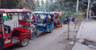 Battery-operated electric rickshaws provide employment to many people in New Delhi. Photo: Rakesh Raman / RMN News Service