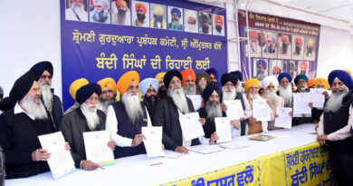 Starting the signature campaign for release of Sikh prisoners at Sri Amritsar on December 1, 2022, SGPC President Harjinder Singh Dhami and members. Photo: SGPC