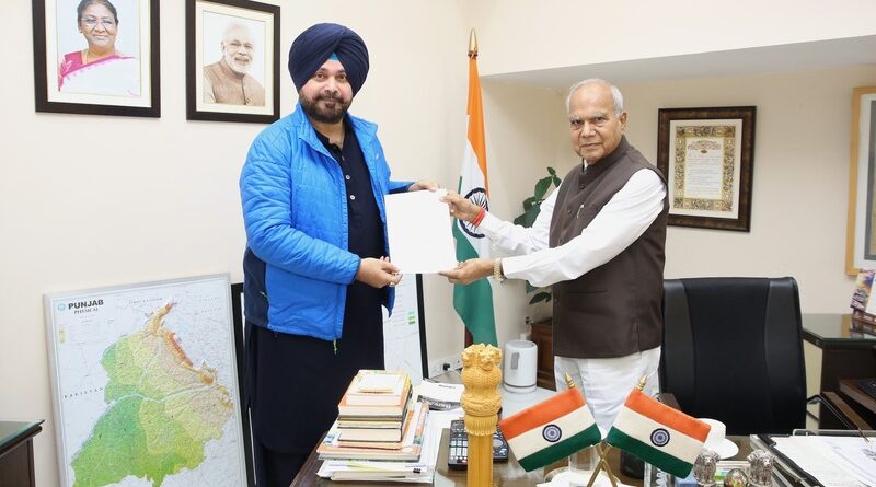 Punjab Congress leader Navjot Singh Sidhu giving his complaint to the Punjab Governor against the Punjab Government led by chief minister (CM) Bhagwant Mann on November 6, 2023, Photo: Navjot Singh Sidhu / Twitter