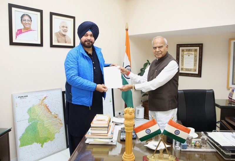 Punjab Congress leader Navjot Singh Sidhu giving his complaint to the Punjab Governor against the Punjab Government led by chief minister (CM) Bhagwant Mann on November 6, 2023, Photo: Navjot Singh Sidhu / Twitter