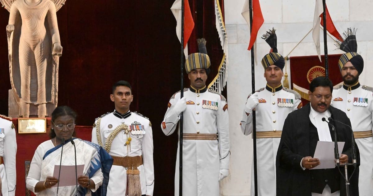 President Droupadi Murmu administering the oath of office to Justice BR Gavai as the 52nd Chief Justice of India on May 14, 2025 at Rashtrapati Bhavan. Photo: Rashtrapati Bhavan