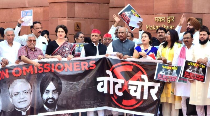 Opposition MPs in India holding campaign on August 19, 2025 in New Delhi accusing PM Narendra Modi of vote theft in successive elections. Photo: Congress