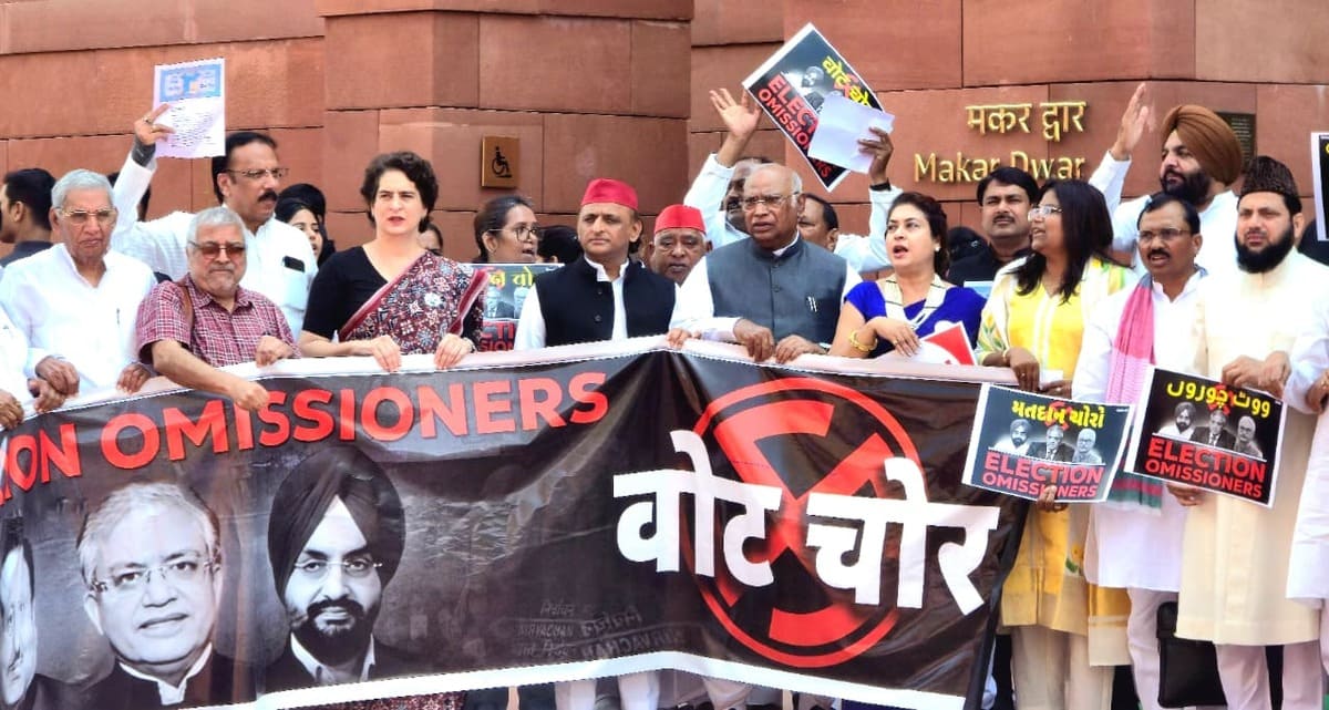 Opposition MPs in India holding campaign on August 19, 2025 in New Delhi accusing PM Narendra Modi of vote theft in successive elections. Photo: Congress