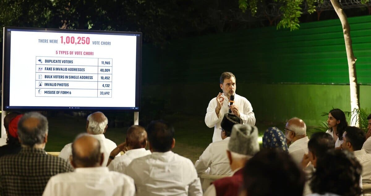 Congress leader Rahul Gandhi explaining vote theft by the Election Commission in collusion with BJP on August 7, 2025. Photo: Congress