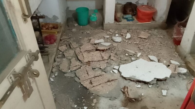 Photo: Dangerous Construction at DPS CGHS, Sector 4, Dwarka, New Delhi damaged the flat of Rakesh Raman.