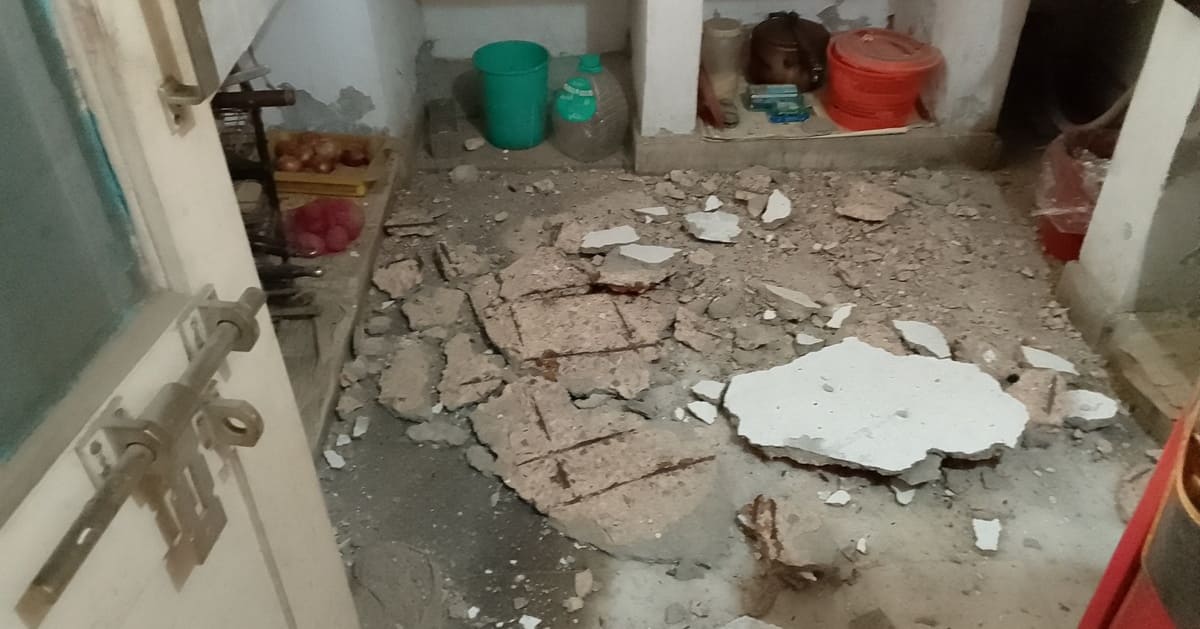 Photo: Dangerous Construction at DPS CGHS, Sector 4, Dwarka, New Delhi damaged the flat of Rakesh Raman.