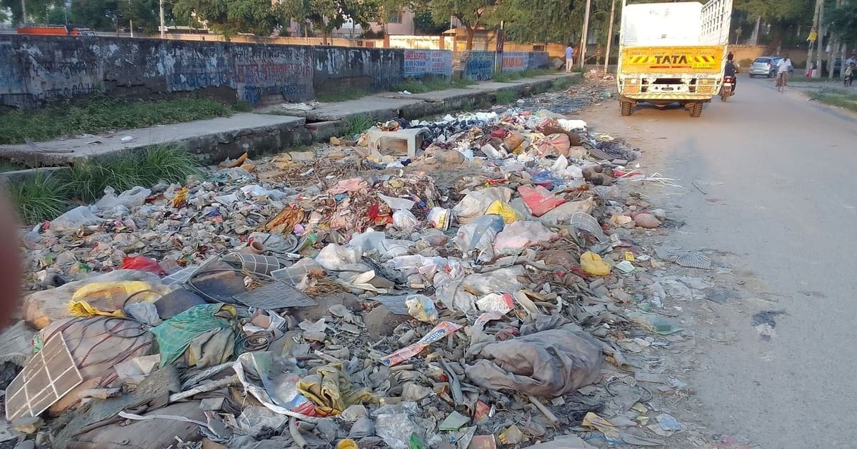 Delhi’s Roads Drown in Filth Amidst Governance Collapse. If you face similar problems of broken roads, stray cattle, pollution, garbage, or other civic issues in your Delhi residential colony, register your complaint at the RMN Consumer Rights Network (CRN). Photo by Rakesh Raman, Managing Editor, RMN News. Click the photo to file your complaints at RMN CRN.